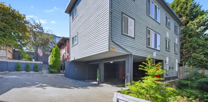 9301 Linden Avenue N Unit #C & D, Seattle