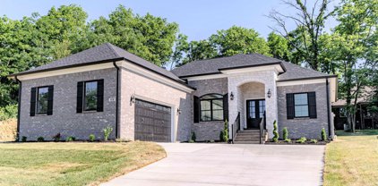 172 Cherokee Dr, Shelbyville
