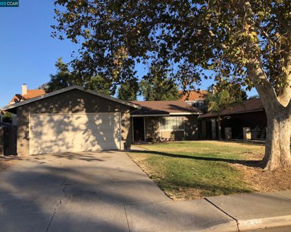 838 S Estates Dr, Brentwood