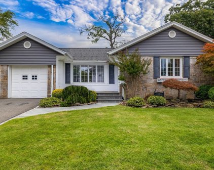 2205 Merokee Place, Bellmore