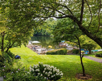 2033 Lakewinds Dr, Reston
