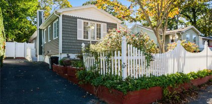 90 Eastview Road, Ronkonkoma