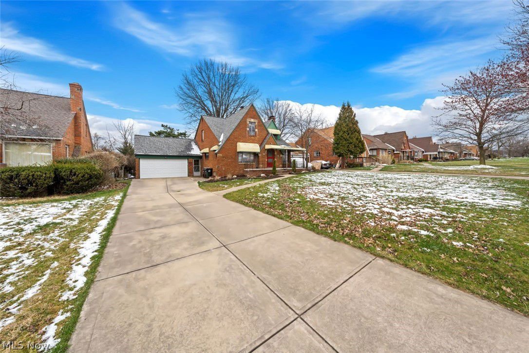 6414 Hollywood Drive, Parma, 44129