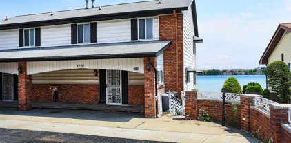 3220 MILITARY, Port Huron