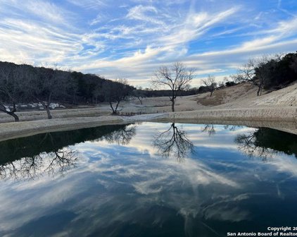 296 N Kamira Dr, Kerrville