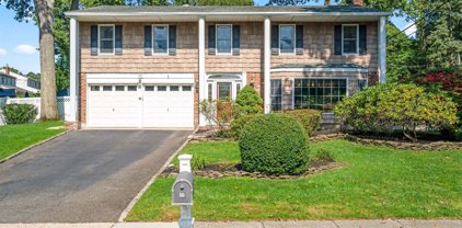 23 Cornelia Lane, Lake Grove