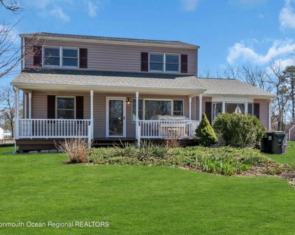 26 Hemlock Road, Howell