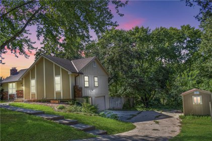 406 NE Colonial Drive, Lee's Summit