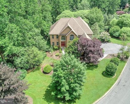 656 Hunters Ln, Lewisberry
