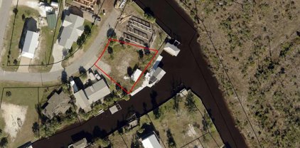 212 Water Dr, Mexico Beach
