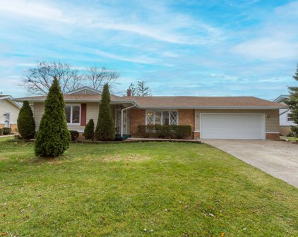 213 Edgeware Road, Elk Grove Village