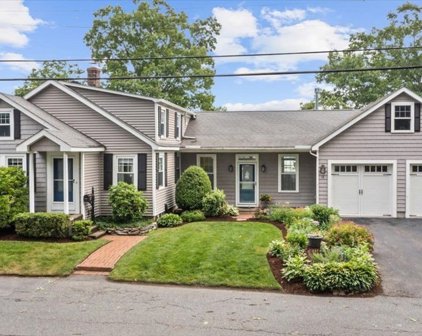 54 Lakeside Dr, Shrewsbury