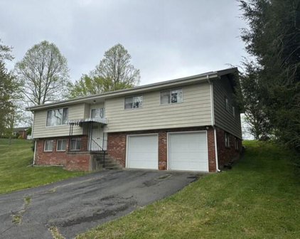 353 Starbuck Rd, Summersville
