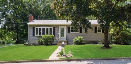 11 Mitola Drive, North Kingstown