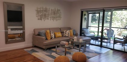 425 Lakeview Dr Unit #105, Weston
