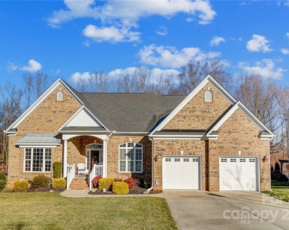 121 Willowbrook  Drive, Mooresville