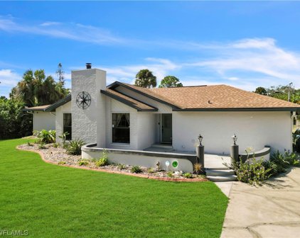 401 Maple Avenue N, Lehigh Acres