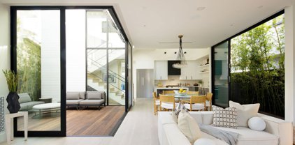 925  Marco Pl, Venice