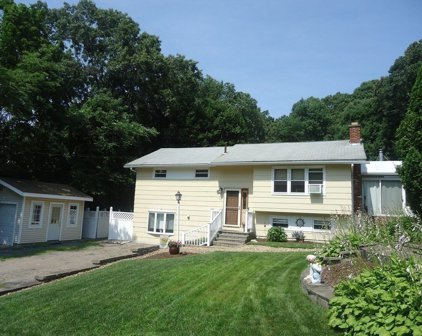 105 Fort Meadow Drive, Hudson
