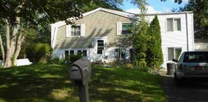 35 Ivy League Lane, Stony Brook