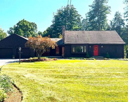 32 Westwood Drive, Simsbury