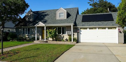 934 Newbridge Road, N. Bellmore