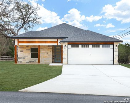 235 Creekwood Dr, Bandera