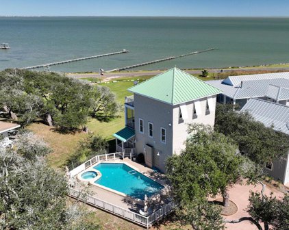 21 Old Cottage Beach Dr., Rockport