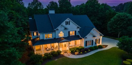 735 Lake Mist Cove, Milton