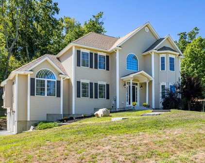 27 Senter Farm Rd, Hudson