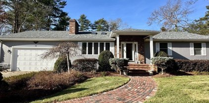 15 Rock Cress Lane, Acushnet