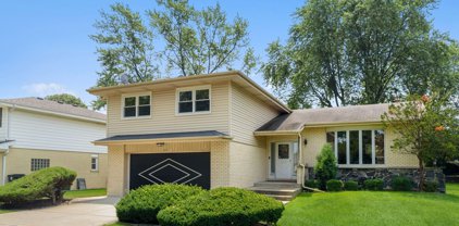 2424 S Shag Bark Trail, Arlington Heights