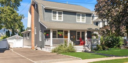69 Raymond Street, Rockville Centre