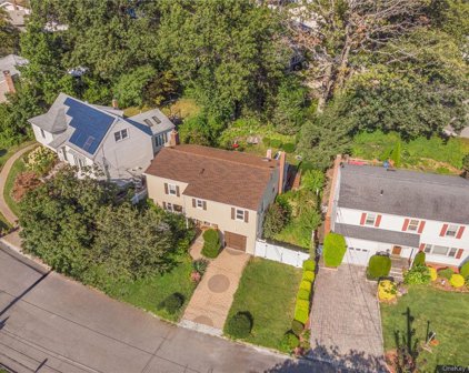 8 Linda Lane, Yonkers