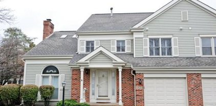 2543 E Hunter Drive, Arlington Heights