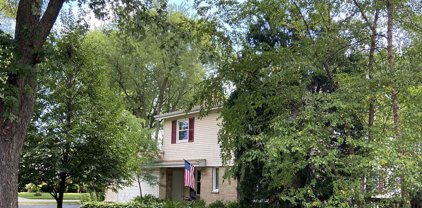 1735 E Rosehill Drive, Arlington Heights