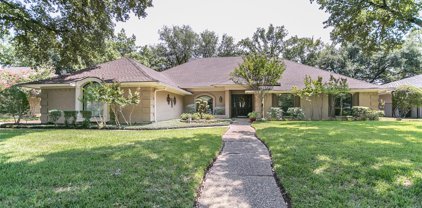 1112 Country Club  Court, Mansfield