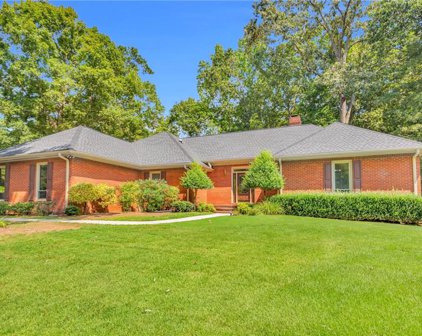 895 Ferncroft Court, Roswell