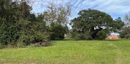 627 Pony Trail, Angleton