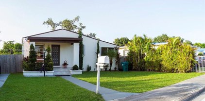 5879 Sw 24th St, Miami