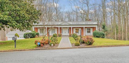 851 Canal Dr, Mclean
