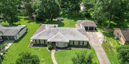 307 N Shadowbend Avenue, Friendswood