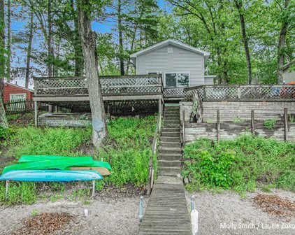 5211 N Red Maple Street, Irons