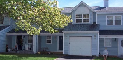 33 Oak Street, Central Islip
