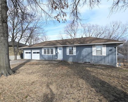 13009 WINCHESTER Avenue, Grandview