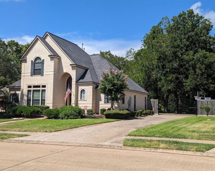 208 River Oaks Drive, Lake Jackson