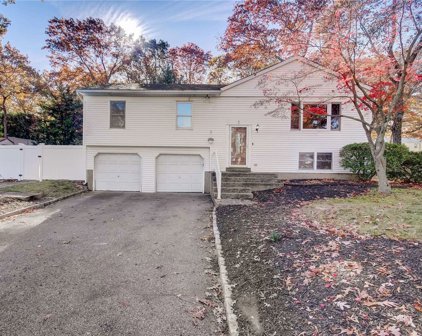 2 Sandy Hollow Drive, Smithtown