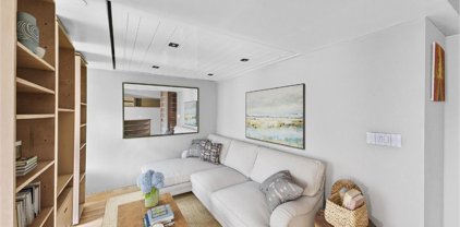 305 W 52nd  Street Unit 6A, New York