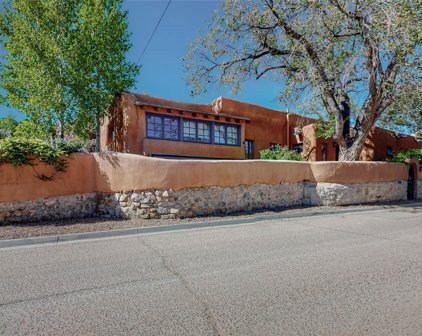 517 Hillside Avenue, Santa Fe