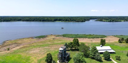 405 Lands End Rd, Centreville